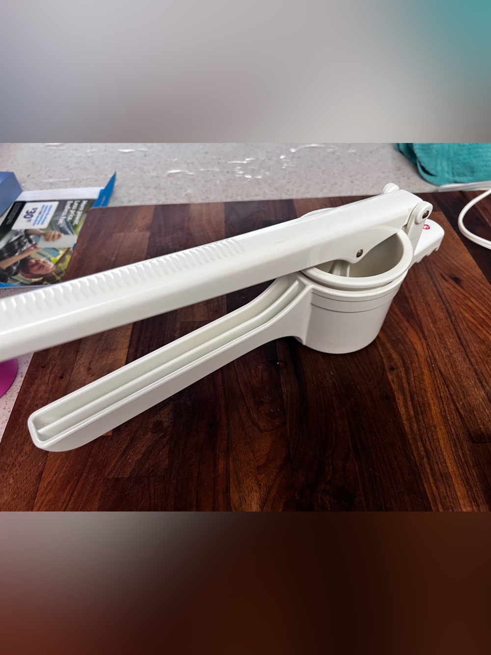 Vintage Style White Manual Potato Ricer Gnocchi & Spaetzle Press